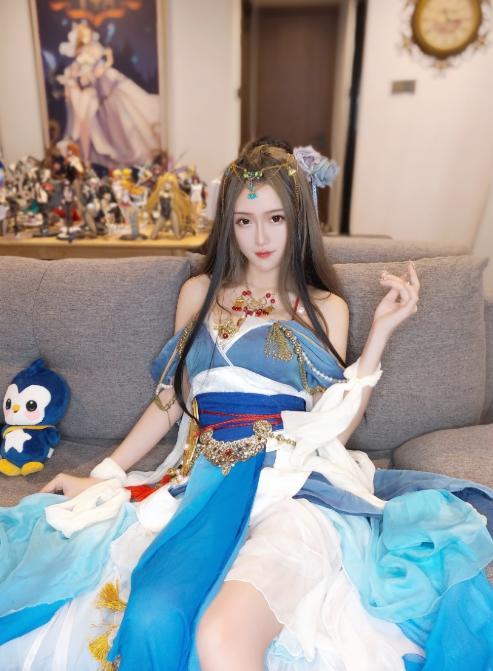 腐团儿再出古风cos,水蓝长裙仙气十足,网友:是我女神