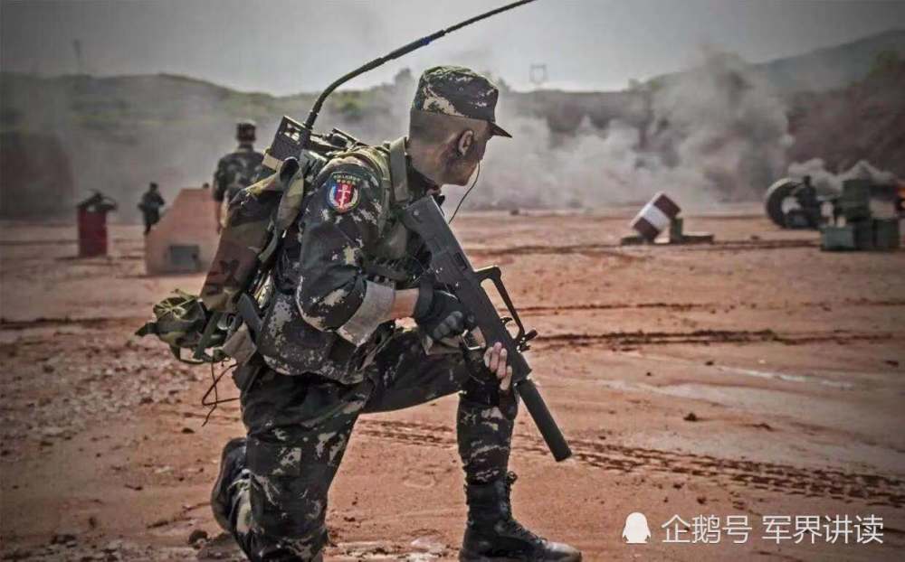 打仗时,一名士兵带多少子弹合适?专家:这就是美军佩服