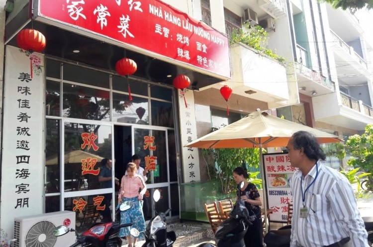 越南岘港数十家商店招牌面临被拆除,当局称店名使用中国汉字违法