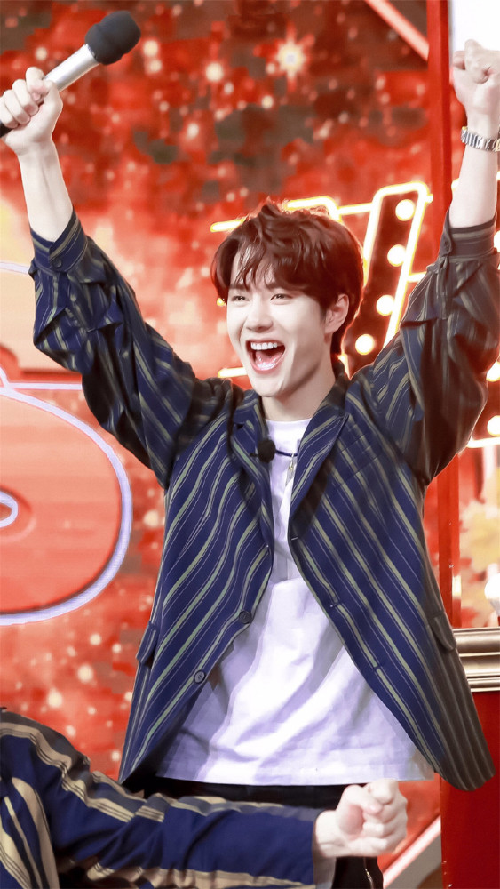 可爱风王一博壁纸:人生只要两次幸运就好,一次遇见你