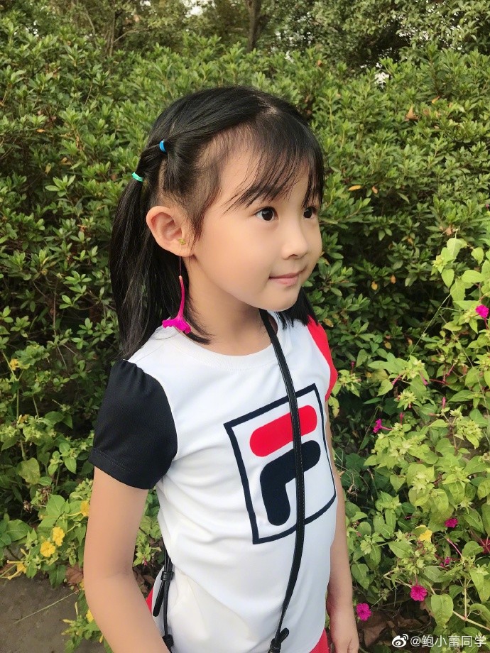 陆毅老婆晒小女儿的萌照,高糊依然挡不住小叶子美丽可爱