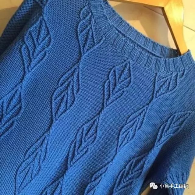 深蓝色蓝菱花样毛衣编织,深颜色更显皮肤白,收藏起来织一件