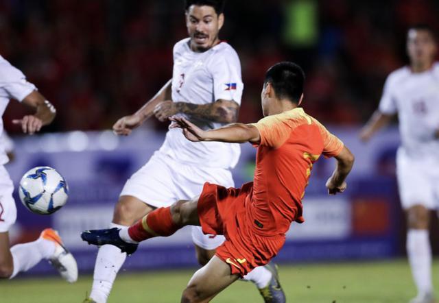 对关岛倒挂金钩,战菲律宾凌空射门,武磊无愧国足一哥称号