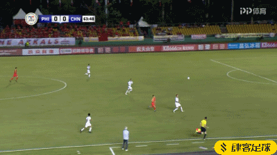 gif-积极!武磊抢出机会险些破门