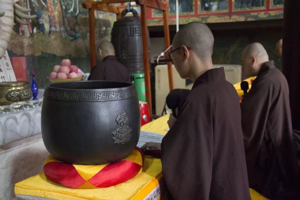 甘露遍洒十方界,拜现佛子琉璃心——慧日禅寺举行观世音菩萨出家日洒