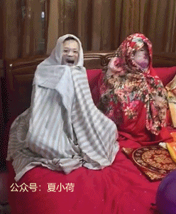 搞笑gif趣图:小姐姐这是吃了炫迈了吧,根本停不下来!