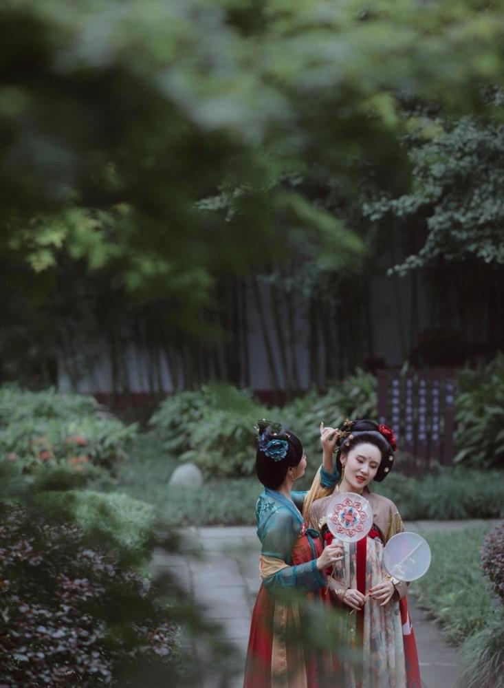 汉服端庄文雅,小姐姐穿上倾国倾城