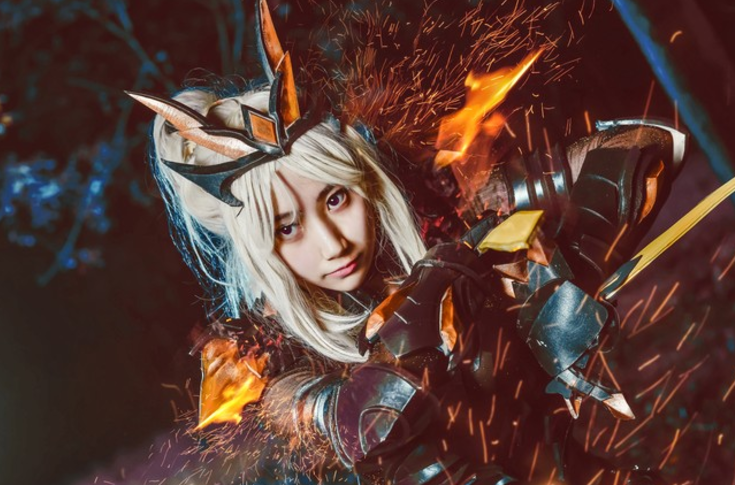 王者荣耀cos猎龙,cos不知火觉醒 cosplay:王者荣耀 花木兰水晶猎龙者 超炫酷