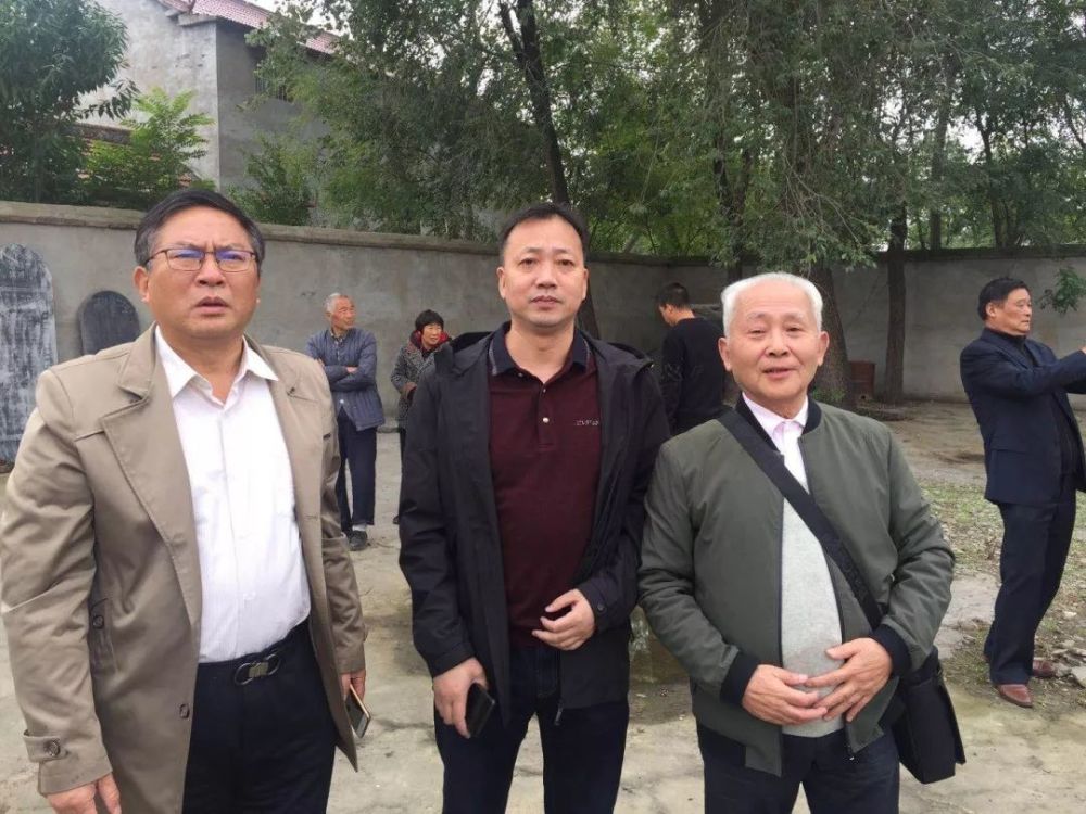 谢缵公,字伯登, 陈郡阳夏(今河南省太康县)人.