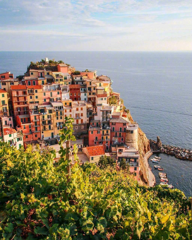 意大利一个悬崖上的美丽小镇