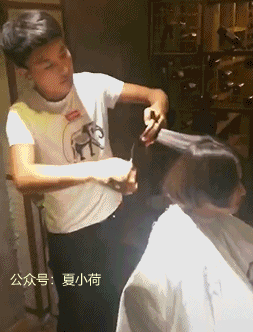 往期精彩 搞笑gif趣图:小姐姐这是吃了炫迈了吧,根本停不下来!