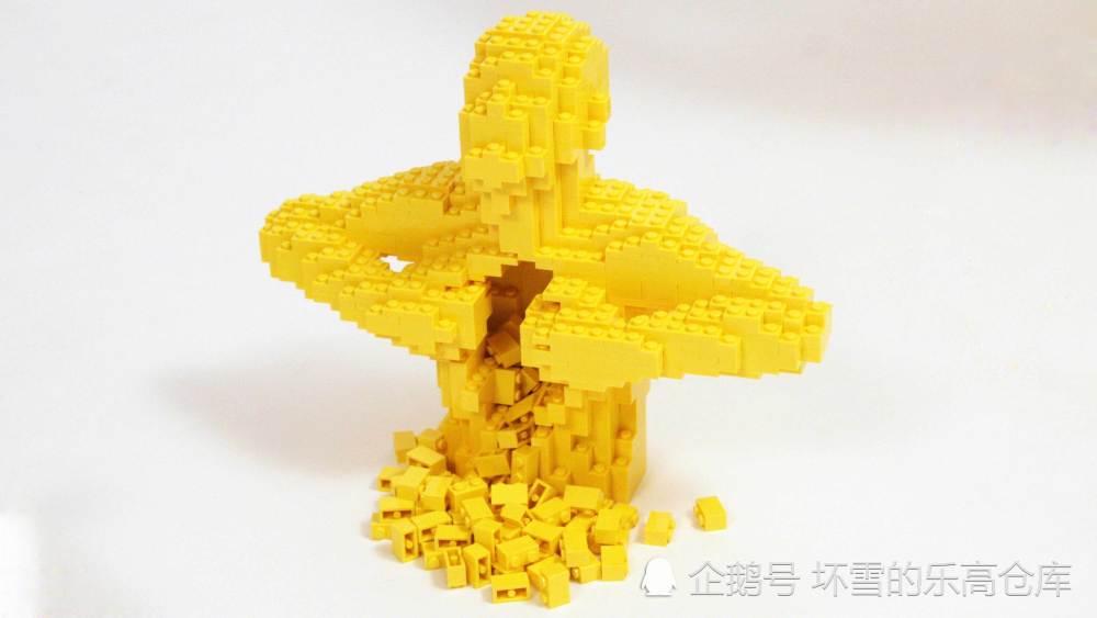 本就是抽象化的乐高作品,被外国玩家缩小四分之一还能
