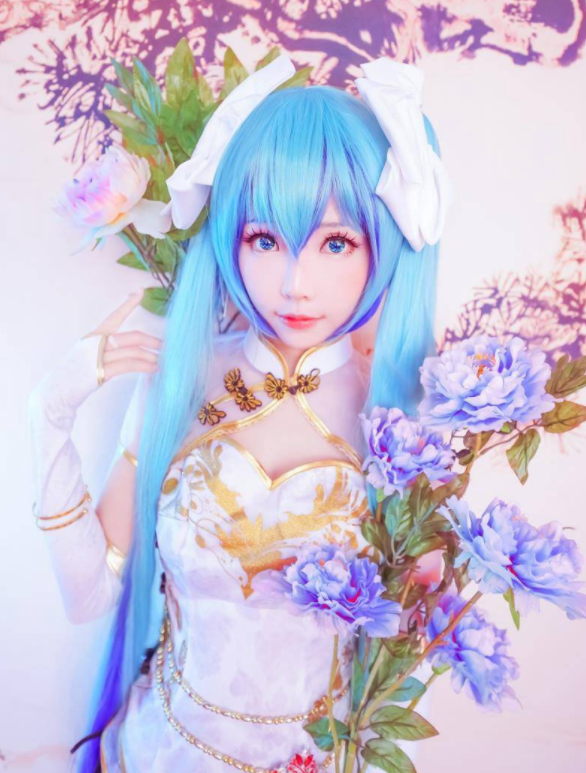 金丝雀初音未来黑丝:cos