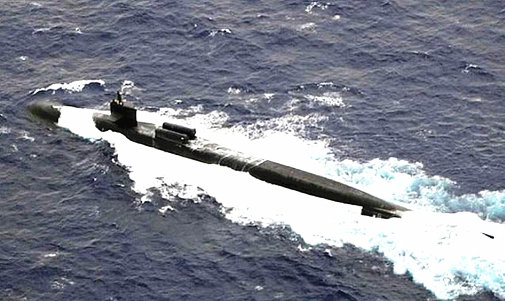 俄罗斯一款改进型的核潜艇,排水量2.4万吨,载16枚弹道