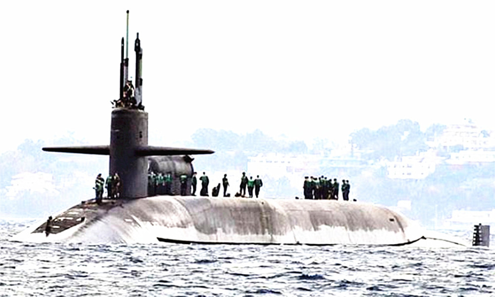 俄罗斯一款改进型的核潜艇,排水量2.4万吨,载16枚弹道