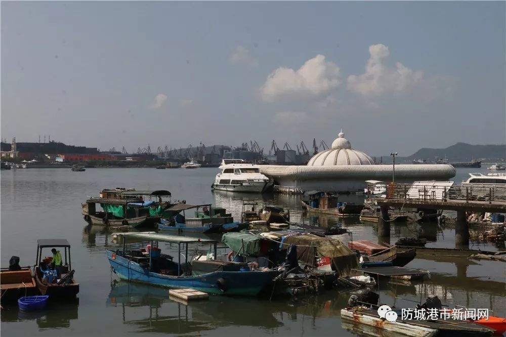 跑盟马,到防城港西湾城市沙滩体验海湾城市的惬意