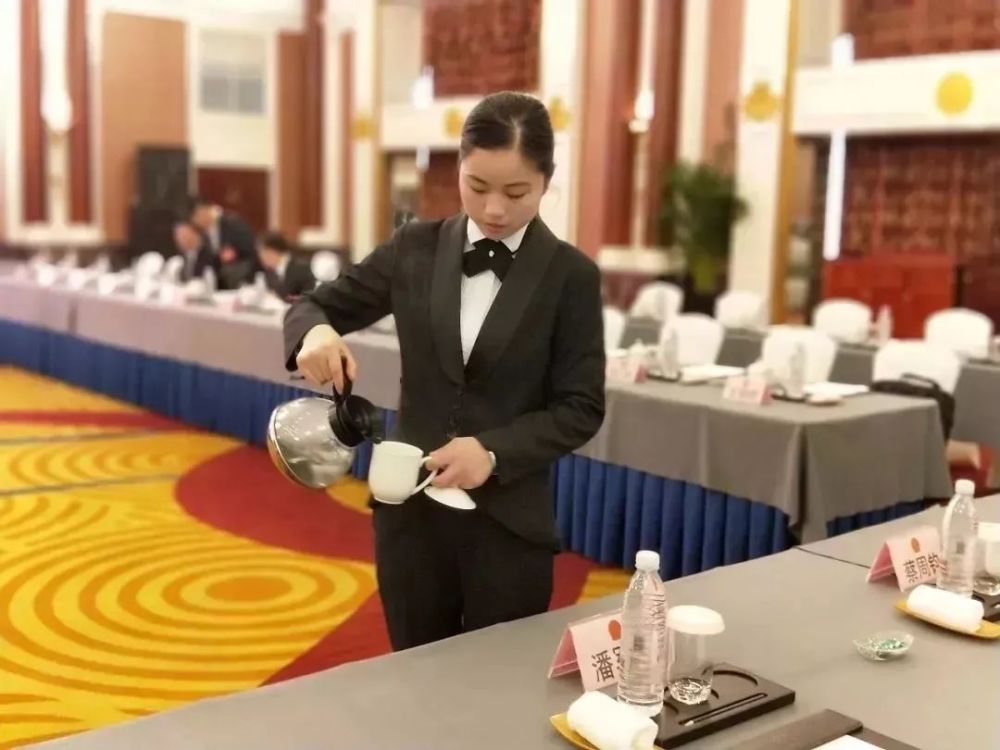 每间会议室 基础设施完善,可配备训练有素的 专职高级宴会服务师队伍.