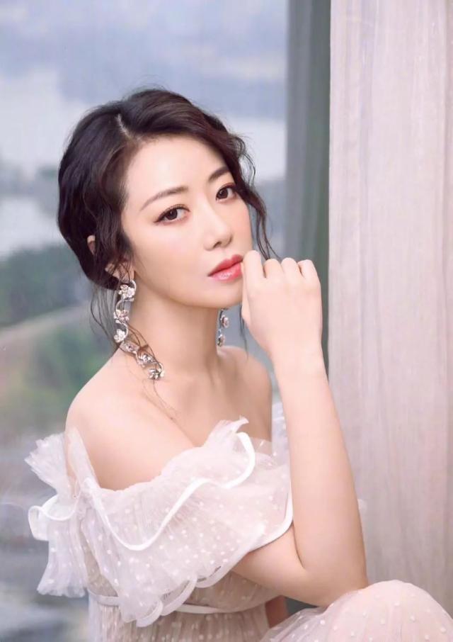 颜值爆表气质出众!成熟美丽魅力无穷!