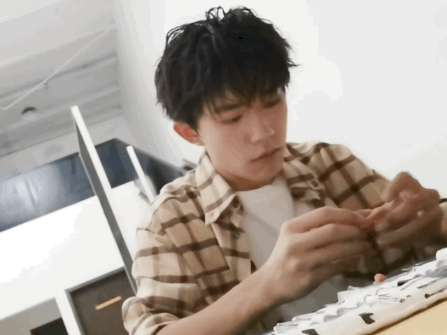 易烊千玺粉丝造字大赛!这届粉丝都这么有才的么?