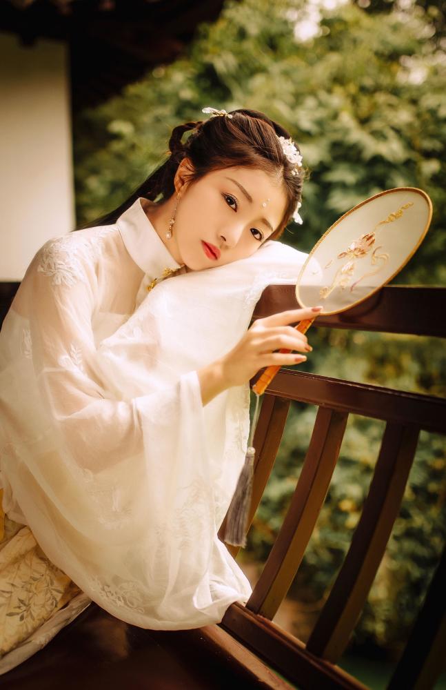 素雅的古装美女,古香古色
