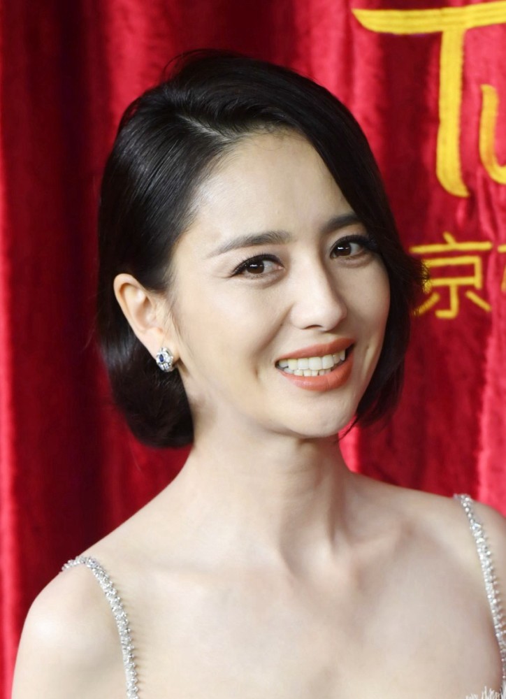 佟丽娅个人相册,甜美可人,长相大气优雅自然!