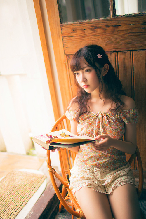 森系复古少女的甜美写真摄影,韵味十足