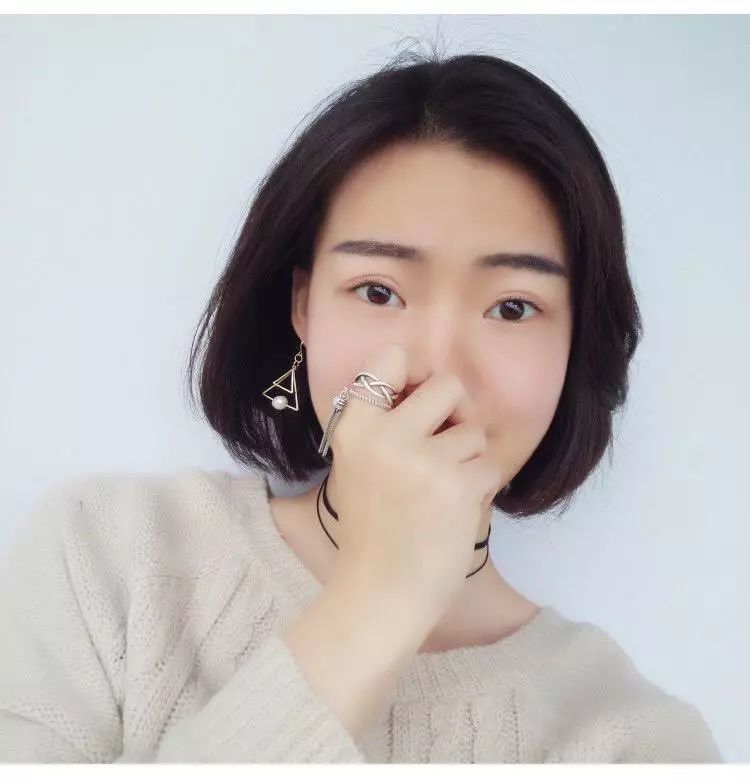 短发妹子戴这7种耳环最好看!