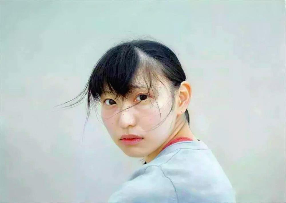 80后冷军搞怪,画落水女放大7倍,表情好尴尬,湿透的薄衫清晰可见