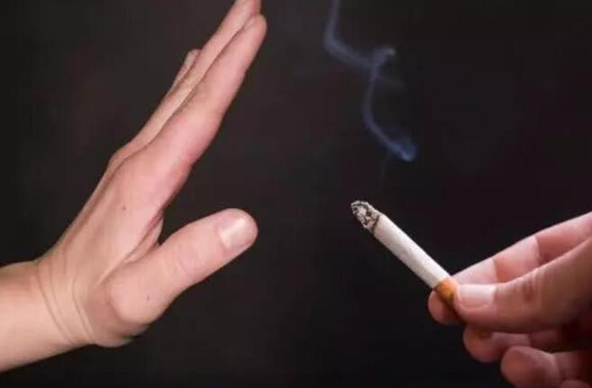 吸烟时,学会这"3技巧",就算不戒烟,或能让你的肺"舒服