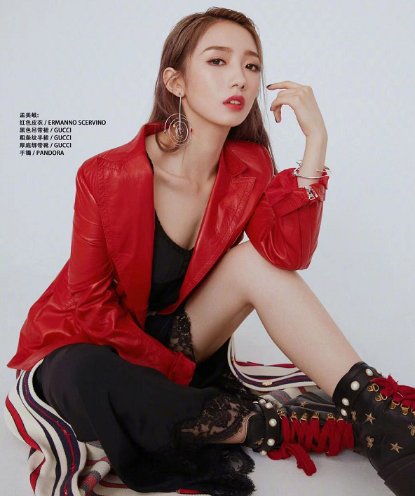 孟美岐故意秀好身材,却被