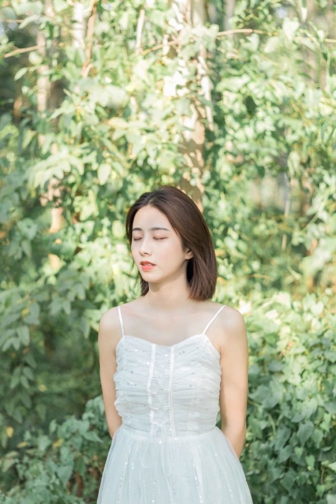干净利落的齐肩短发美女