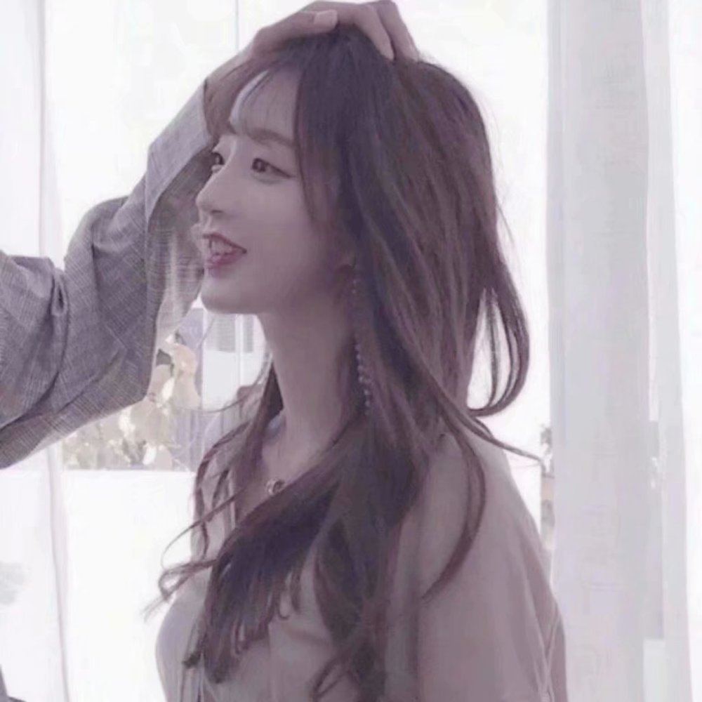 超火情侣头像:我们大多都是以朋友的名义喜欢着一个人