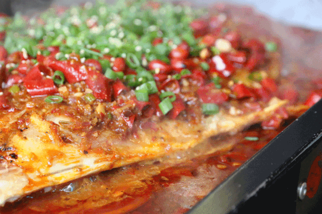 免单福利,俏巴蜀凭招牌烤鱼圈粉!组队吃垮ta