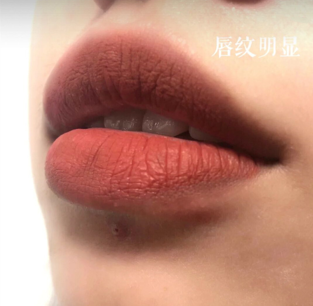 唇纹深涂口红不自然?教你打造自然唇妆,00后可以学起来