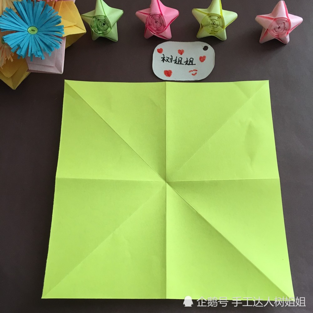幼儿植物折纸:三角形枫叶的折法
