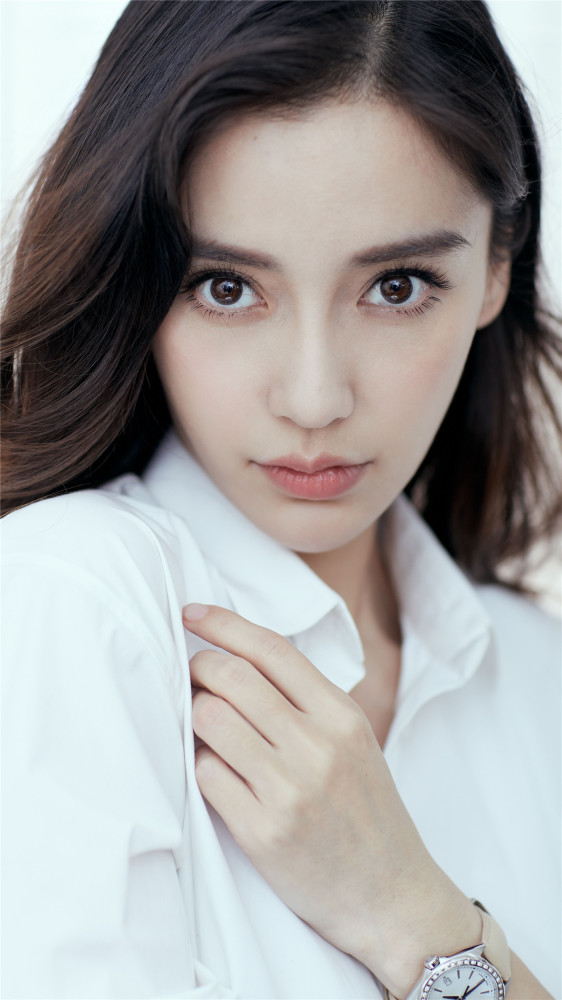 angelababy:魅惑大眼睛,很水灵甜美!