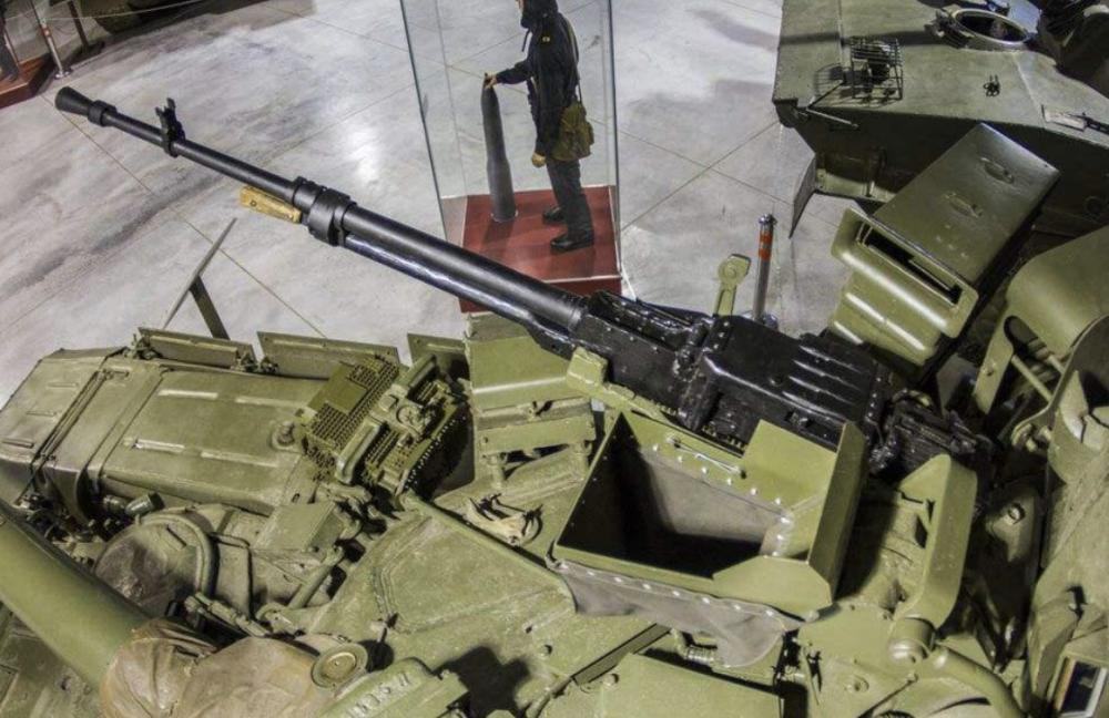 坦克上有坦克炮,为何还要装个高射机枪?这是血的教训!
