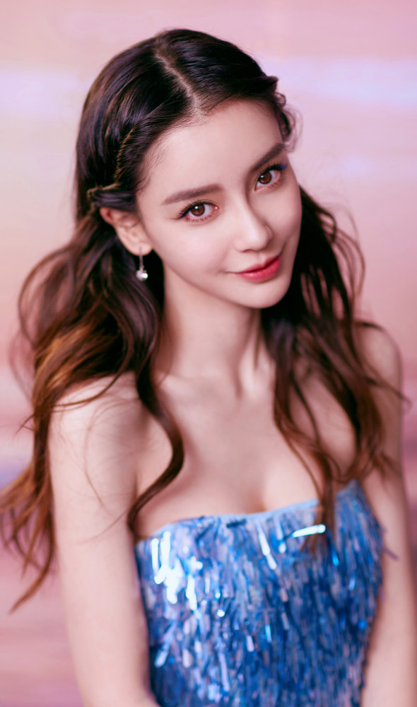 angelababy 蓝色抹胸长裙 靓丽动人