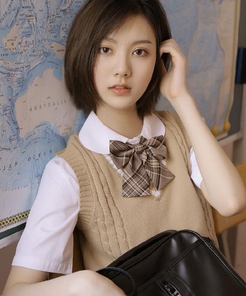 学院风美女模特干练短发,可爱清纯又迷人