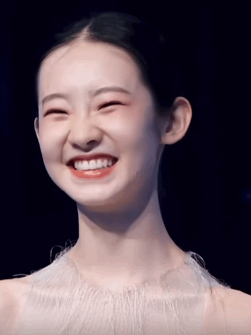 2,张艺凡 之前上了热搜, 倒不是因为跳的有多好,而是长得好看
