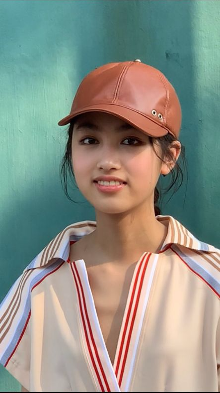 任达华妻子携女儿出席活动,14岁任晴佳身高一米七,身材最好星二代!