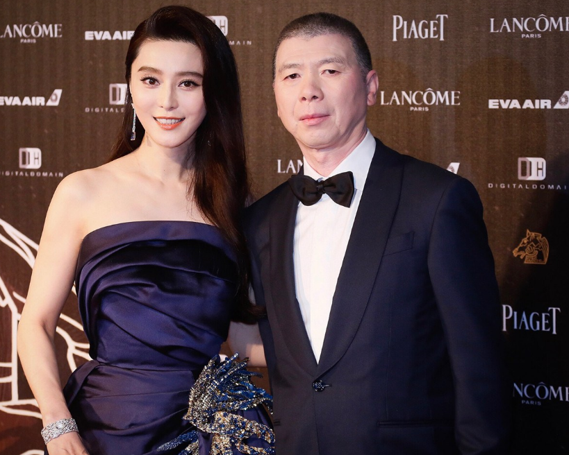 2003年冯小刚拍的电影《手机》,男主角以崔永元为原型塑造.