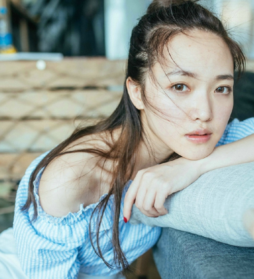 长发美女温婉居家写真,甜美十足