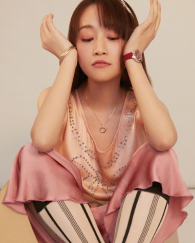 蓝盈莹精美壁纸,洒脱干练中带着优雅气质