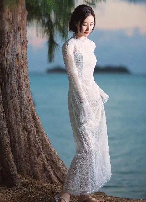 32岁舒畅换造型,穿礼服裙依旧少女感,丝毫没有岁月的痕迹!