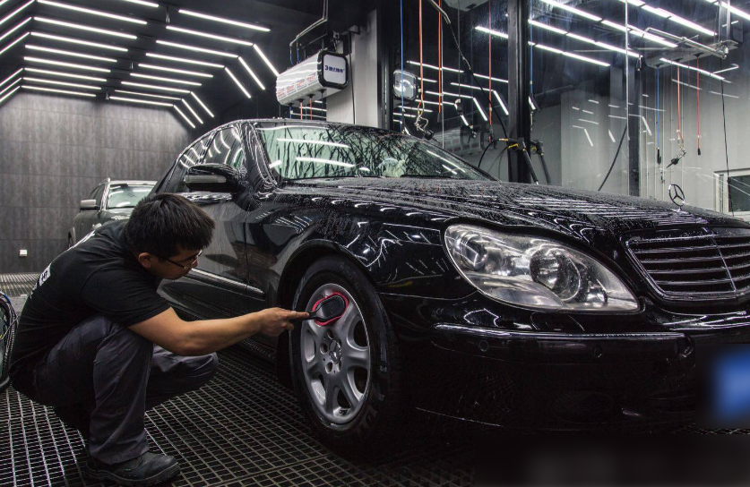 开10年车,从未见过百万豪车去洗车?老司机:没办法,车主太精了