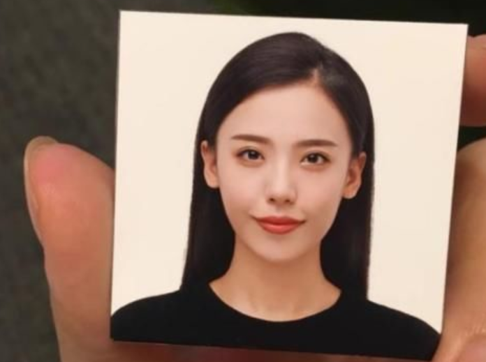 女生拍证件照时,牢记4个"小心机",秒变上镜脸,摄影师都说好