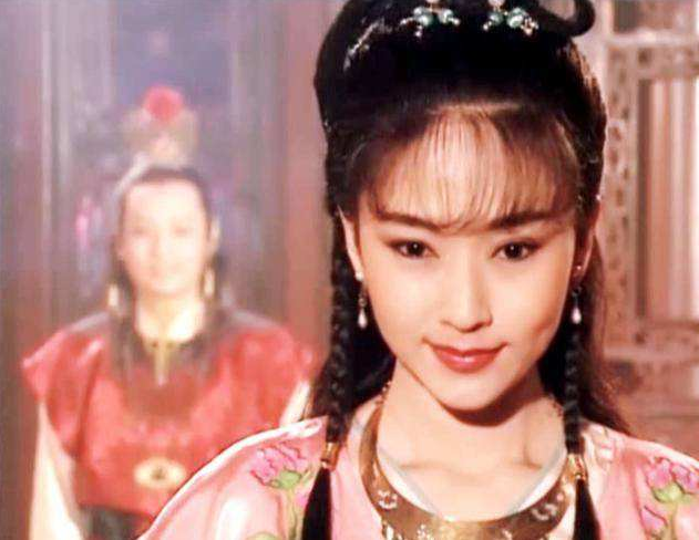 当年张玉嬿因为长得漂亮,被星探发掘在《末代女儿情》中扮演了一个