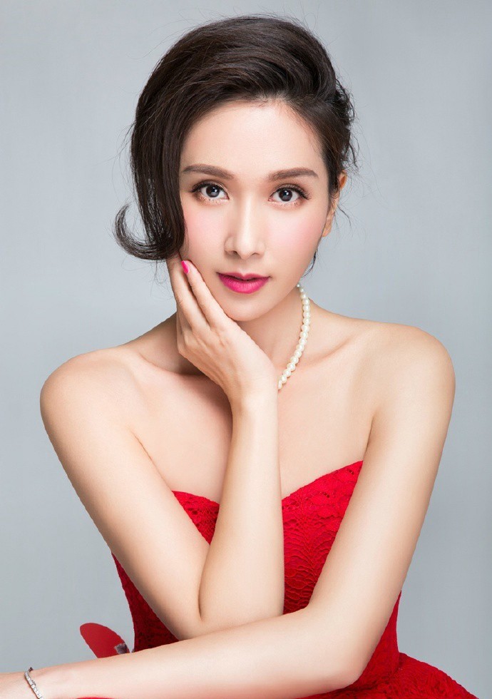 明星杨恭如,娱乐圈影视演员,善良文雅,女人味十足