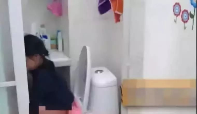 "妈妈,别脱了!"当着孩子的面做这种事,危害超出你的想象